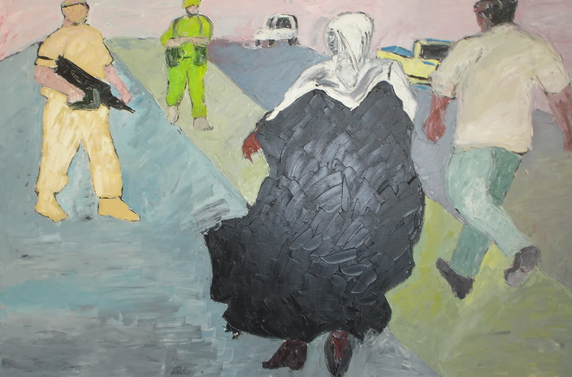 Femme en robe noire et voile blanc de dos entre deux soldats armes dans une rue grise sous un ciel rose, peinture de Marc Sardina