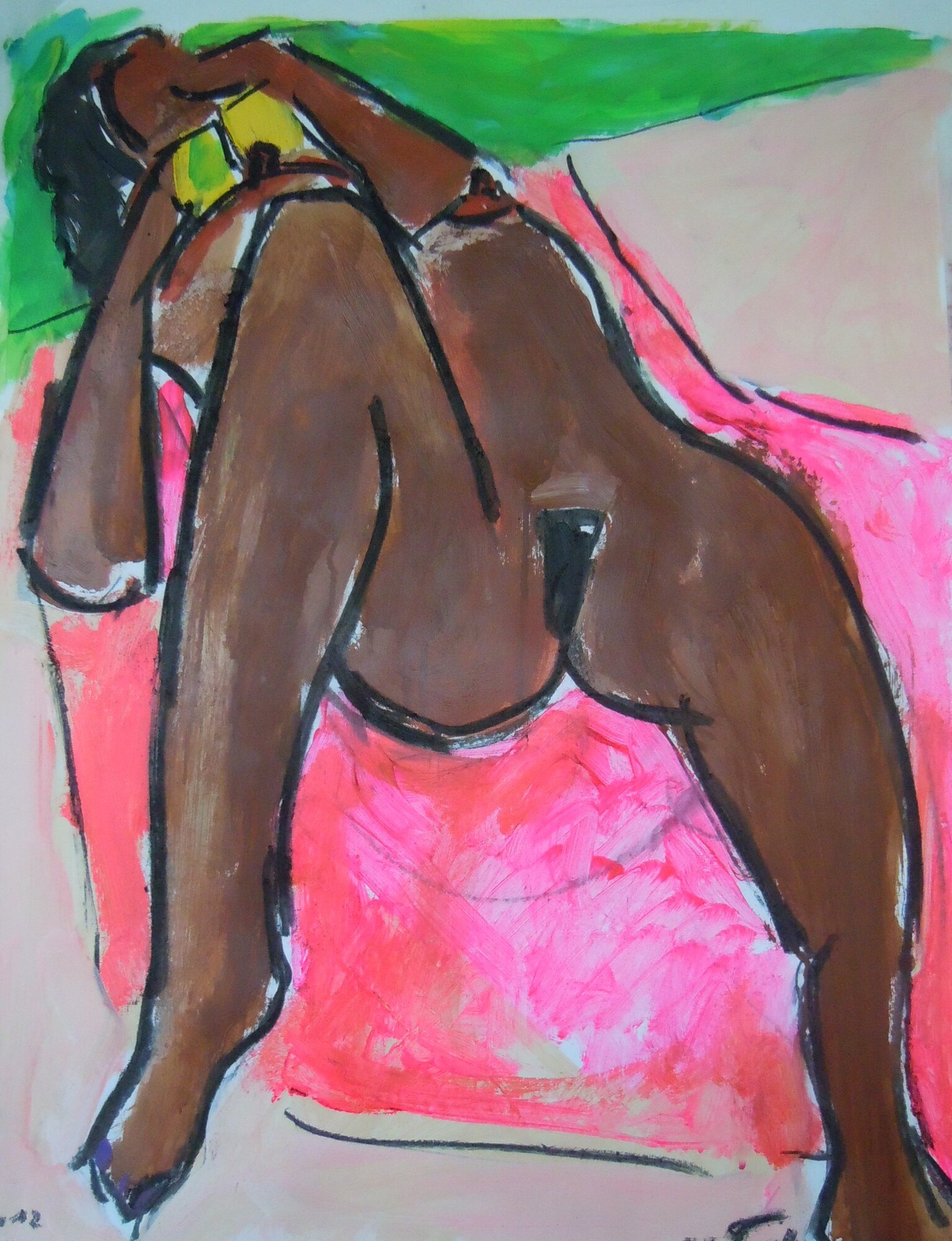 Femme nue brune assise les bras derriere la tete, drap rose vif et mur vert, peinture sur papier de Marc Sardina